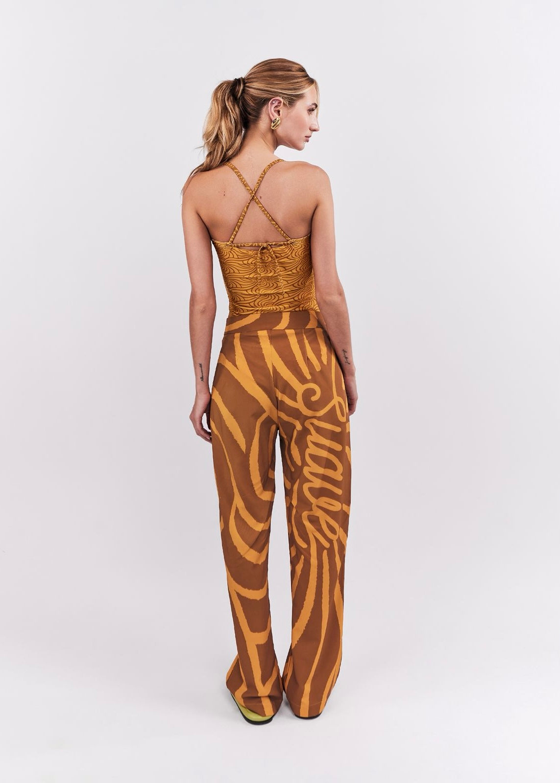 PANTALÓN SUAVE OCRE