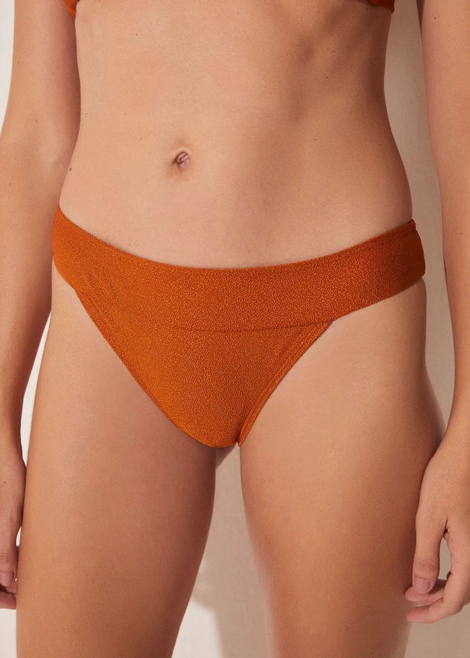 BIKINI CAFÉ CON DETALLE