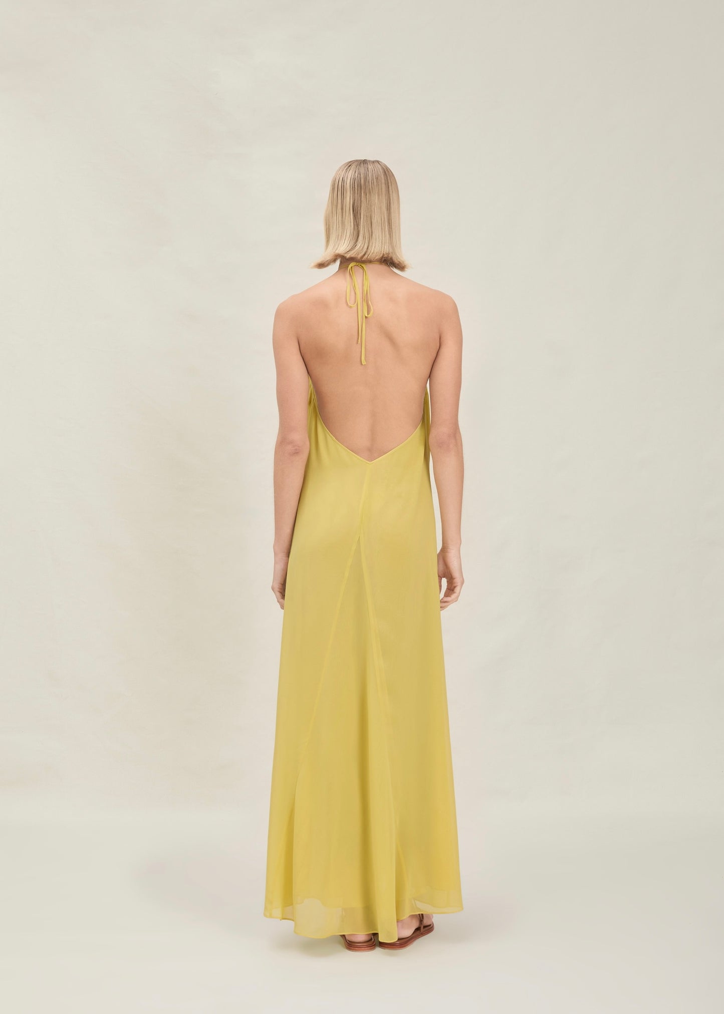 VESTIDO LARGO AMARILLO CON DETALLES