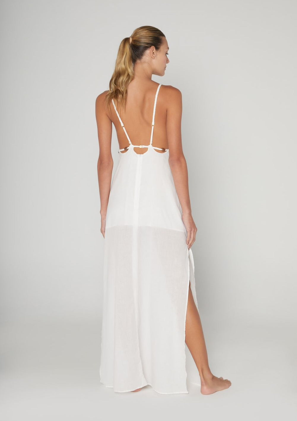 VESTIDO LARGO CON DETALLES