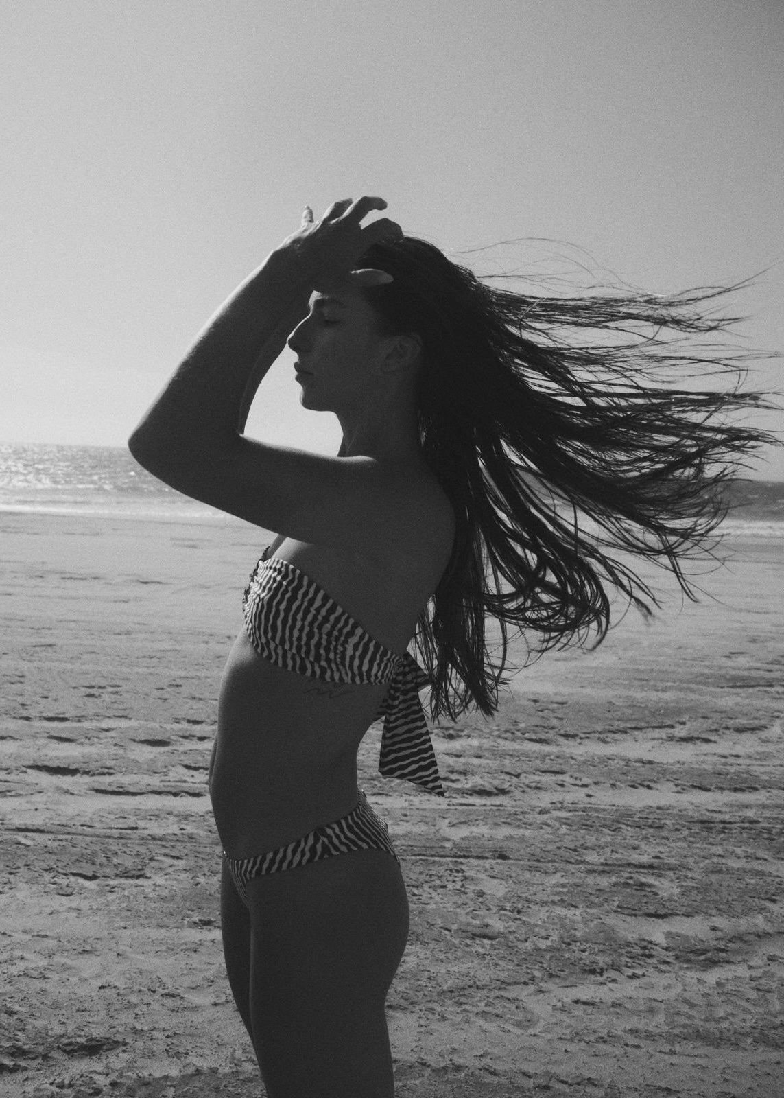BIKINI STRAPLESS BLANCO Y NEGRO