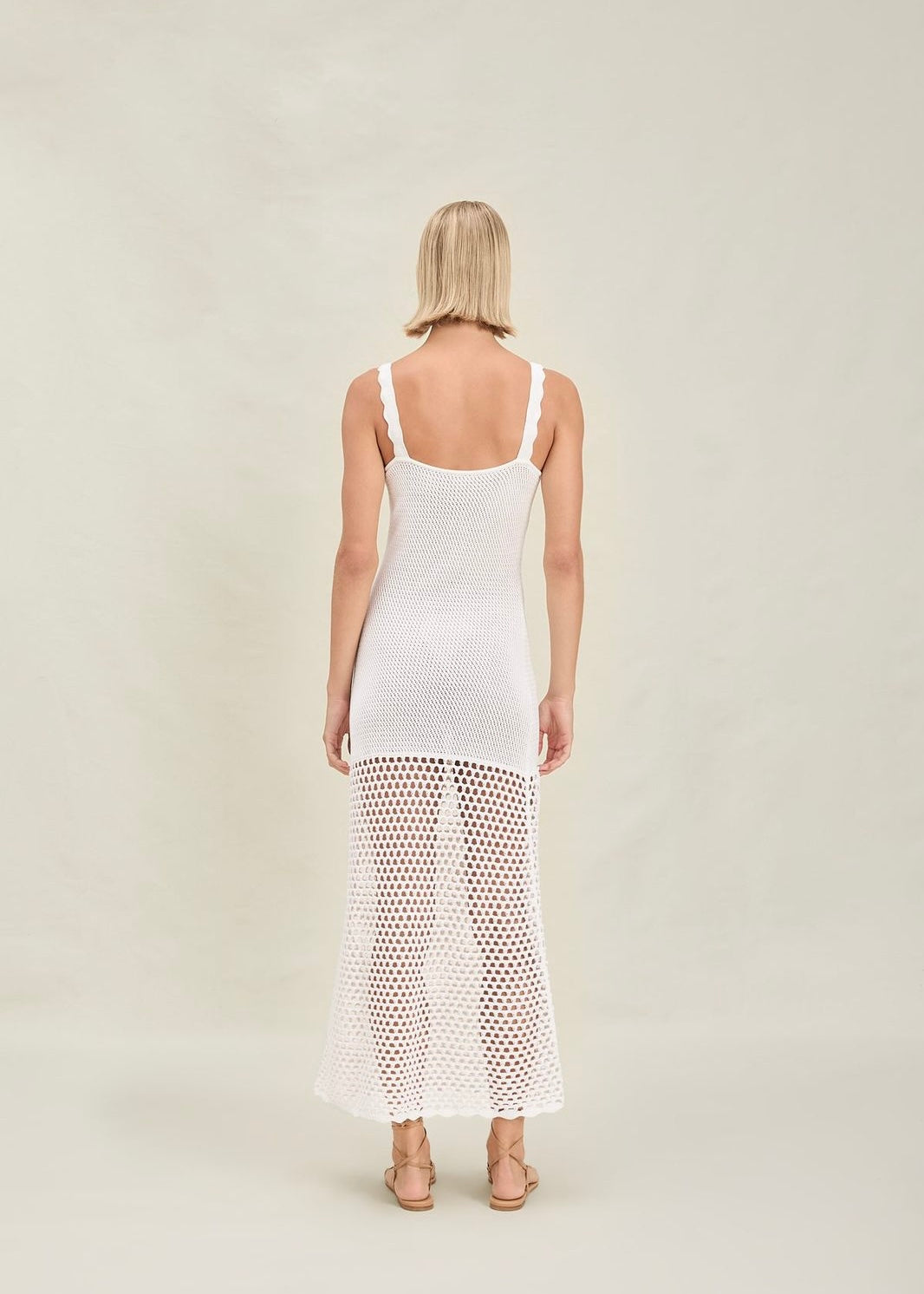 VESTIDO BLANCO TEJIDO CON FLOR