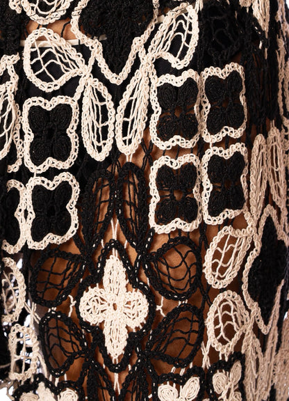 SET TEJIDO NEGRO CON BLANCO DE FLORES