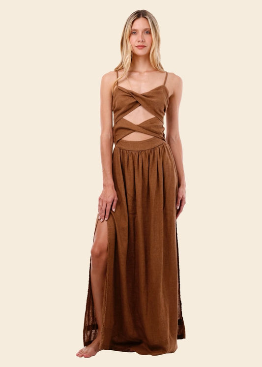 VESTIDO CAFÉ ESCOTADO