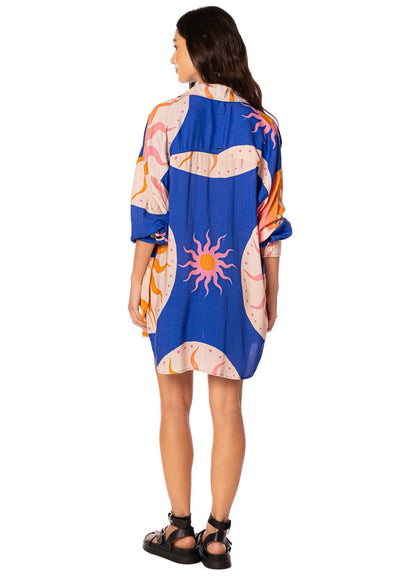 CAMISA AZUL CON SOL NARANJA