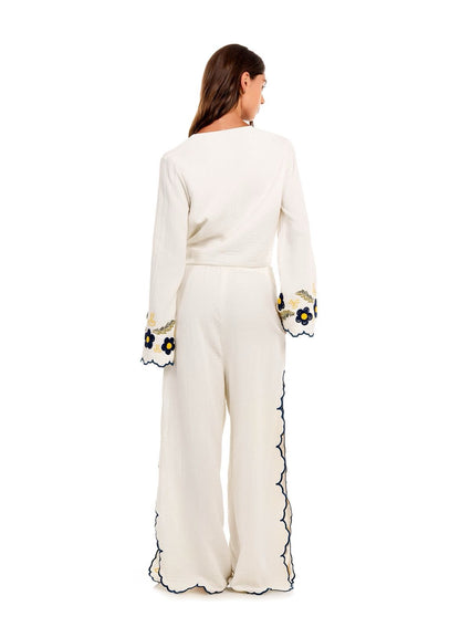 SET BLANCO CON DETALLES AZULES Y FLORES