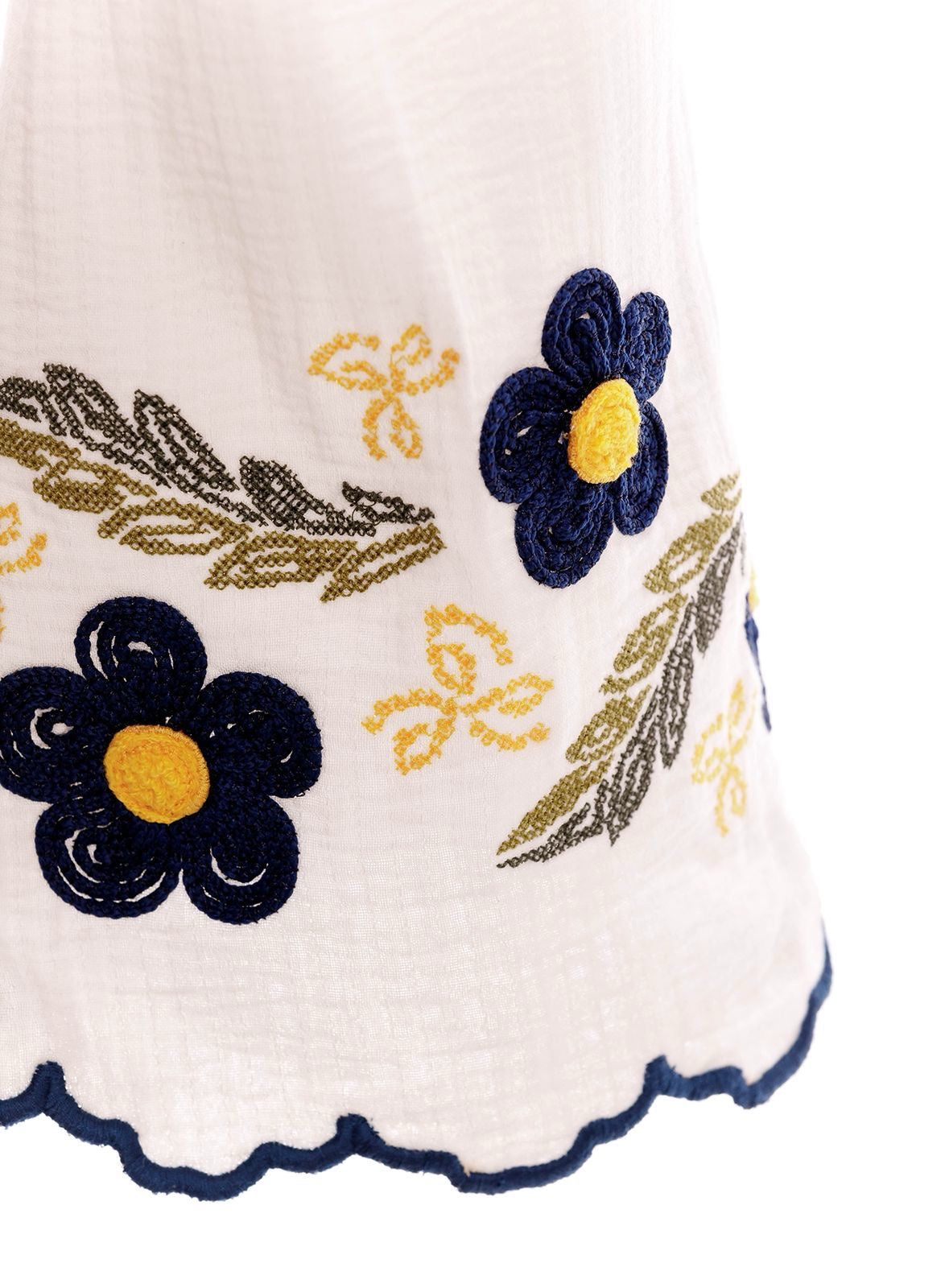 SET BLANCO CON DETALLES AZULES Y FLORES