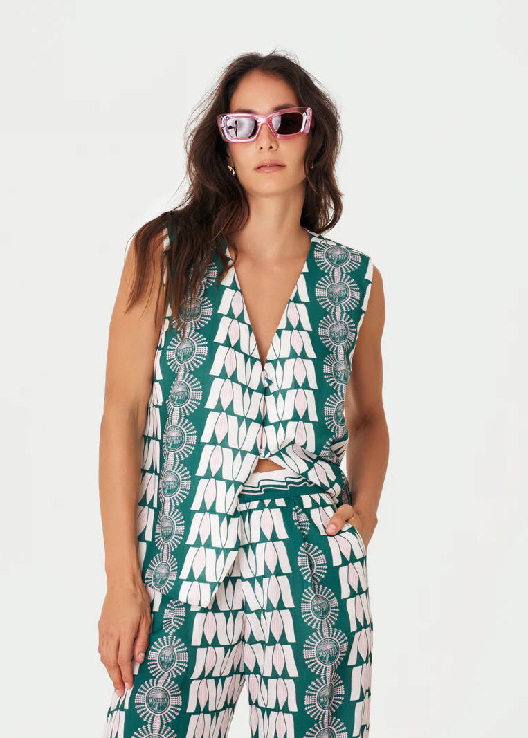 CHALECO VERDE CON ROSA