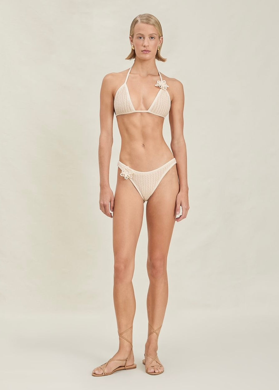 BIKINI TEJIDO BEIGE CON FLOR