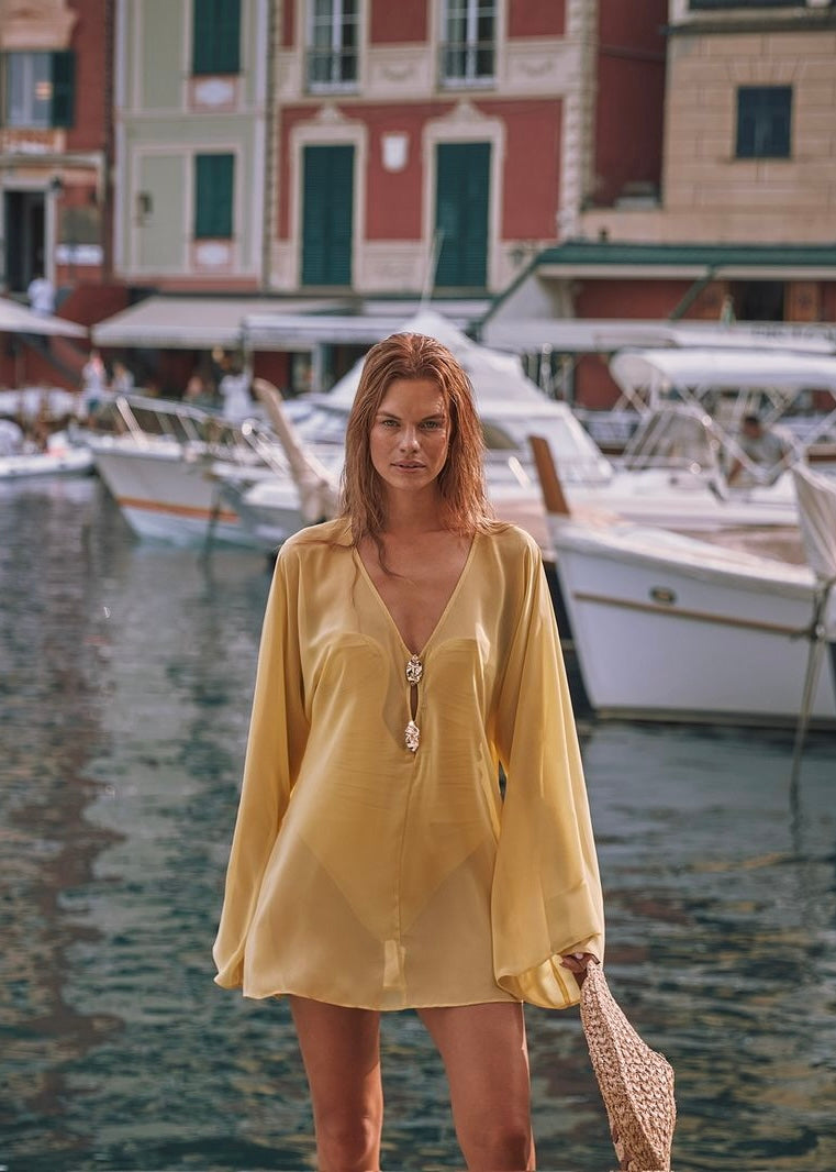 VESTIDO CORTO AMARILLO CON DETALLES