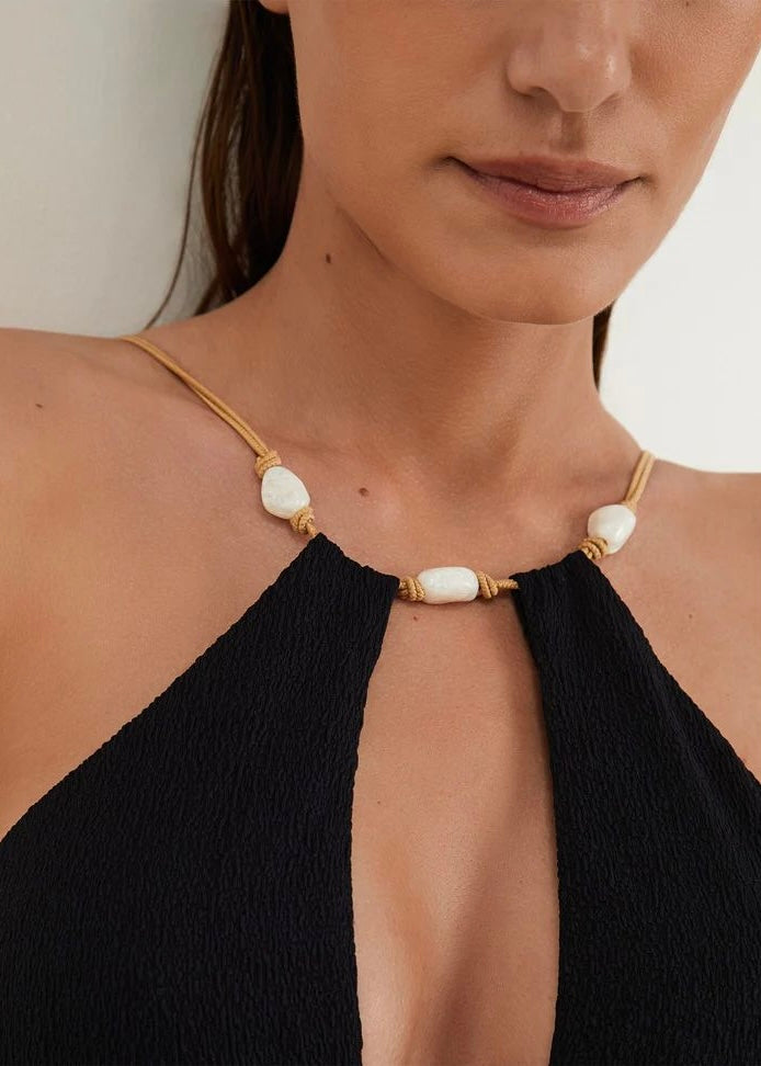 ONE PIECE NEGRO DETALLES CUELLO