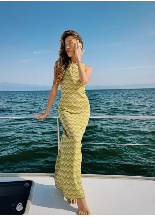 VESTIDO VERDE CON ESCOTE EN ESPALDA