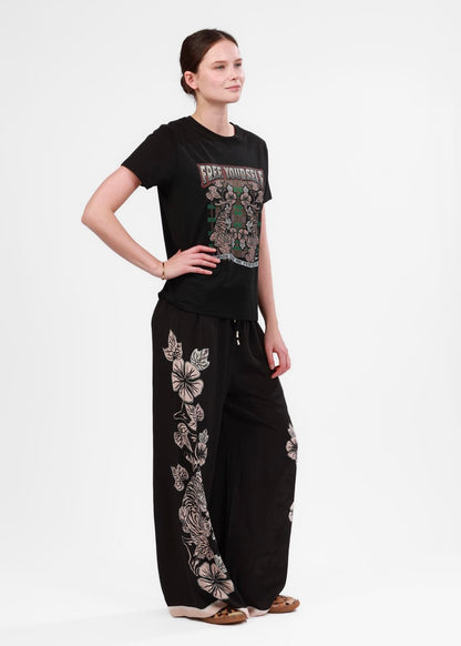PANTALÓN SEDA NEGRO CON FLORES