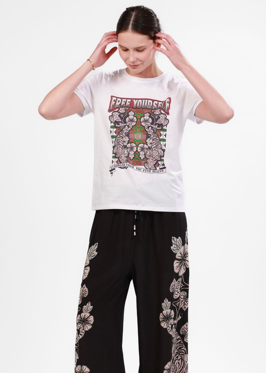 PANTALÓN SEDA NEGRO CON FLORES
