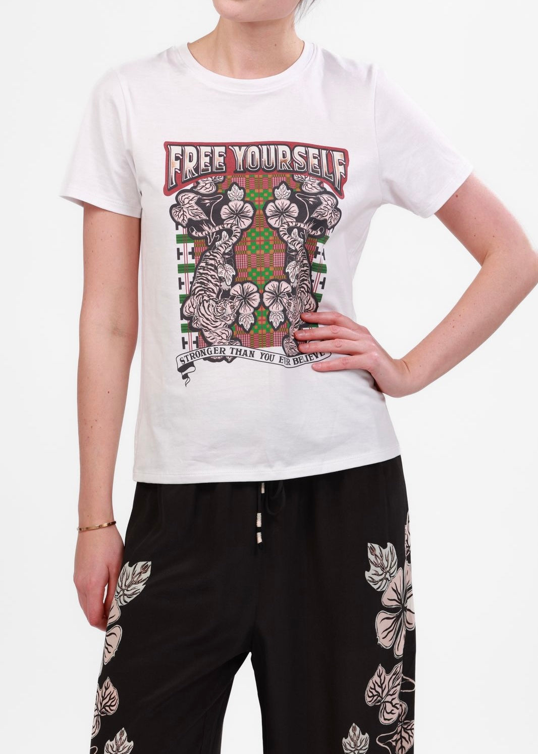 PANTALÓN SEDA NEGRO CON FLORES