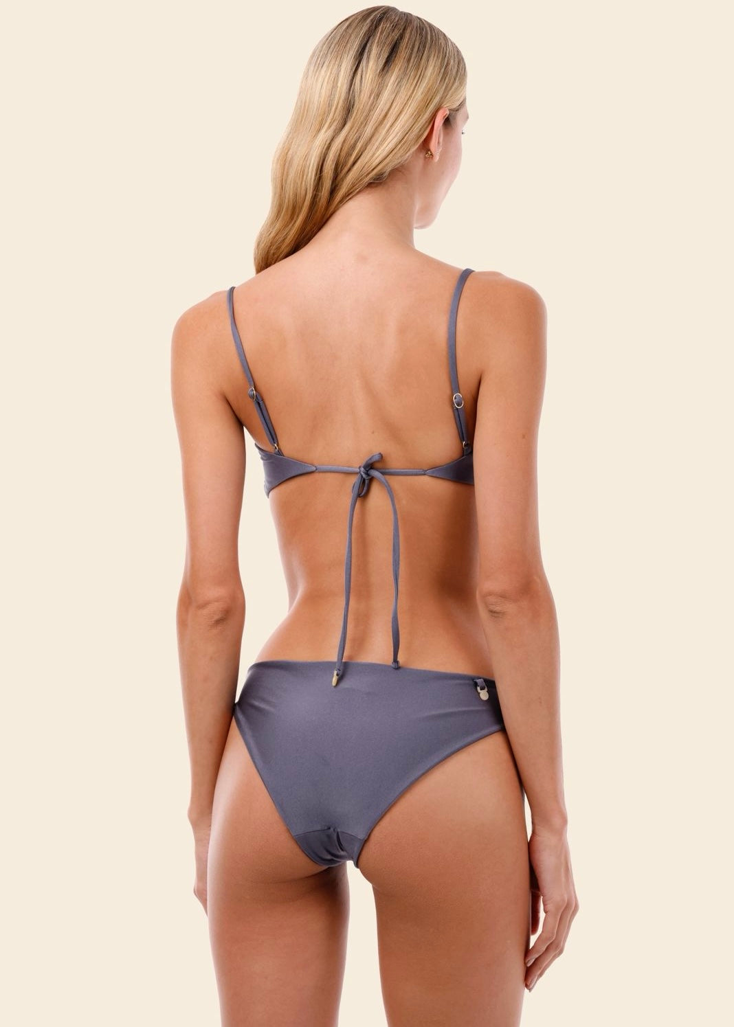 BIKINI GRIS CON DETALLE DE CONCHA