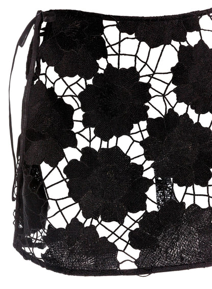 MINI FALDA NEGRA CON FLORES