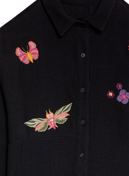 Set pantalón con camisa negro con parches de flores