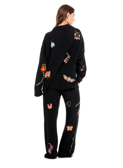 Set pantalón con camisa negro con parches de flores