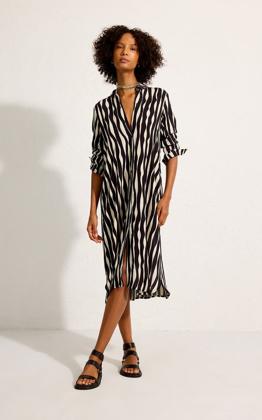 CAMISA LARGA, BLANCA Y NEGRA