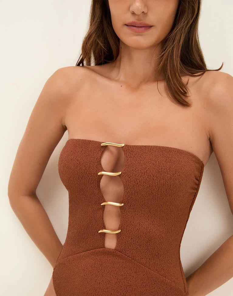 ENTERO CAFÉ CON TEXTURA DETALLES AL FRENTE