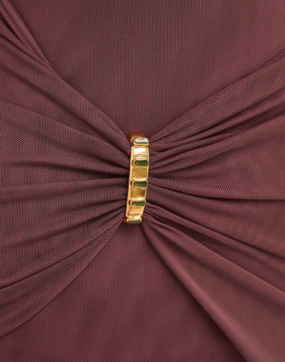 VESTIDO LARGO COLOR BERENJENA CON APLICACIONES