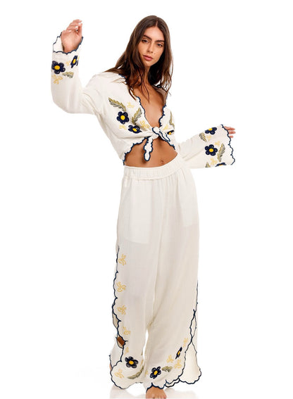 SET BLANCO CON DETALLES AZULES Y FLORES