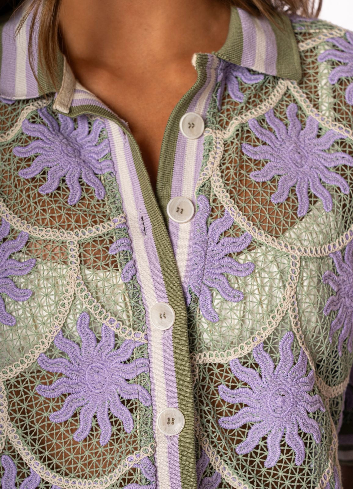 SET FALDA Y CAMISA LILA CON SOLES VERDES TEJIDO