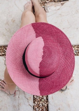 SOMBRERO ROSA Y VINO