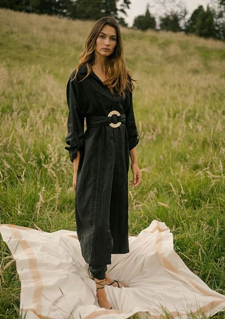 VESTIDO NEGRO CON CINTURÓN