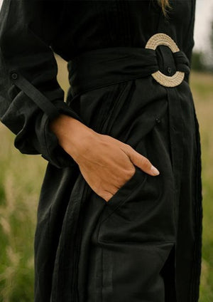VESTIDO NEGRO CON CINTURÓN